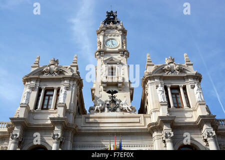 Town Hall o dal Municipio di Valencia, Spagna. Clocktower oltre entrata principale Foto Stock