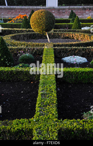 Giardino a Hanbury Hall vicino a Droitwich Spa West Midlands Worcestershire Inghilterra UK Europa Foto Stock