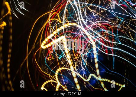 La singola parete Lightpainting arte utilizza forte vibranti colori psichedelici per creare unici sorprendente e molto moderne fotografie Foto Stock