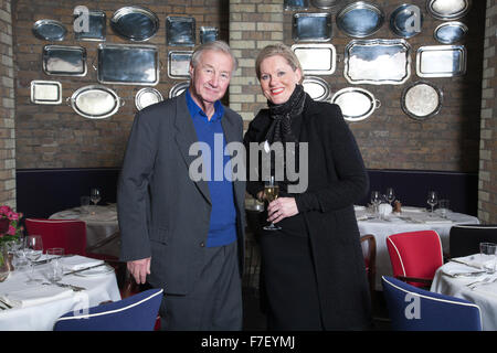 Sir Terence Conran con la moglie Vicki, British designer e fondatore di Habitat, ristoratore e proprietario di Hotel, London, England, Regno Unito Foto Stock