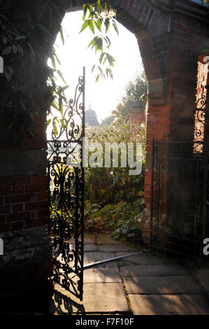 Giardino a Hanbury Hall vicino a Droitwich Spa West Midlands Worcestershire Inghilterra UK Europa Foto Stock