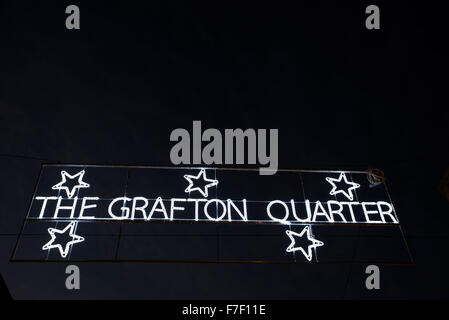 Le luci di Natale "Grafton Quarter' Burleigh Street della città di Cambridge Cambridgeshire England Foto Stock