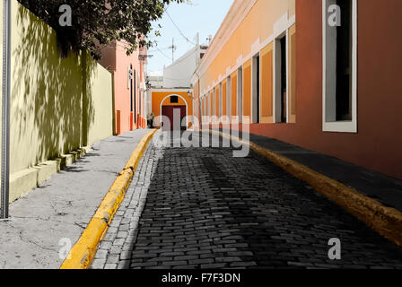 Viale nella Città Vecchia di San Juan, Puerto Rico. Foto Stock