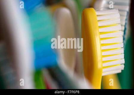 Spazzolino da denti gialli Foto Stock