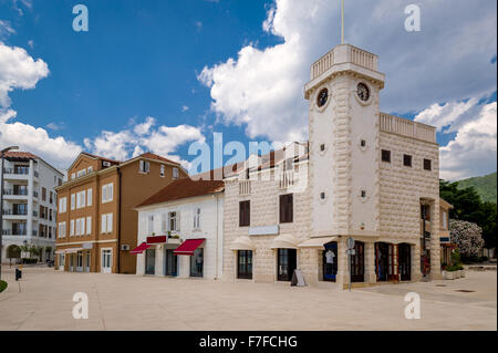 Strada pedonale in Tivat old town Foto Stock