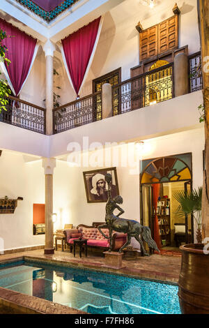 Cortile e piscina di Riad El Zohar, Marrakech, Marocco. Foto Stock