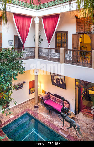 Cortile e piscina di Riad El Zohar, Marrakech, Marocco. Foto Stock