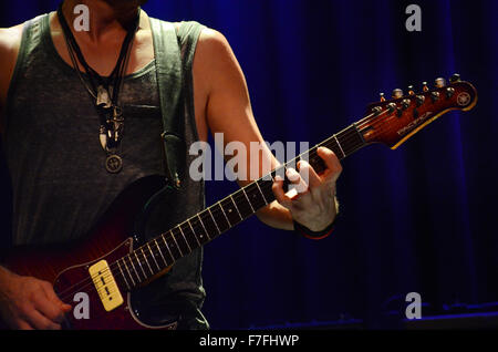 Jan Laacks di Lucia Zoe Band sul palcoscenico De Bosuil Weert, Paesi Bassi Foto Stock