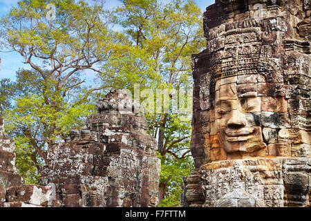 Facce del tempio Bayon, Angkor Thom, Cambogia, Asia Foto Stock
