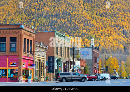 I colori dell'autunno e il centro cittadino di Silverton, Colorado, STATI UNITI D'AMERICA Foto Stock