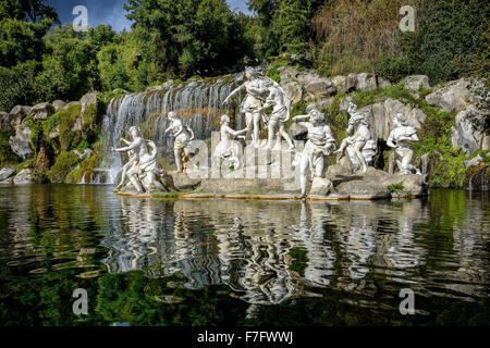 Italia Campania Palazzo Reale di Caserta ( Reggia ) le vie navigabili di Fontana di Diana e Atteone Carlo Vanvitelli Foto Stock