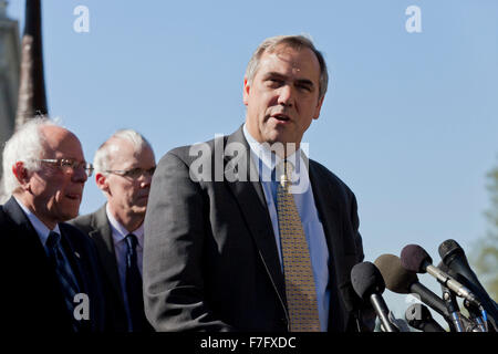 Il senatore statunitense Jeff Merkley parlando a "conservare in terra " rally - Washington DC, Stati Uniti d'America Foto Stock