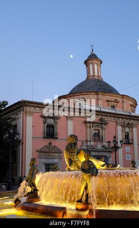 La fontana di Turia e la Basilica della Vergine, Plaza de la Virgen di Valencia, Spagna Foto Stock