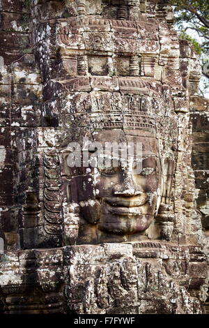 Facce del tempio Bayon, Angkor Thom, Cambogia, Asia Foto Stock