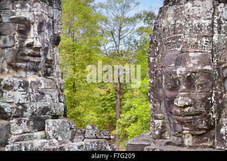 Facce del tempio Bayon, Angkor Thom, Cambogia, Asia Foto Stock