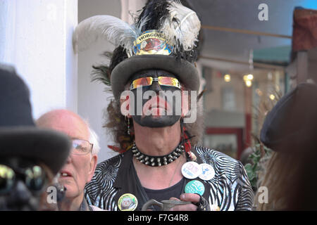 Uomo in carattere a Rochester spazza il Festival e Parade, Kent Foto Stock