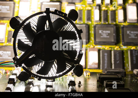 Dissipatore di calore in alluminio del conduttore di super alta velocità chip impedisce il surriscaldamento masterizzazione di radiazione di conduzione riscaldamento raffreddamento pc Foto Stock