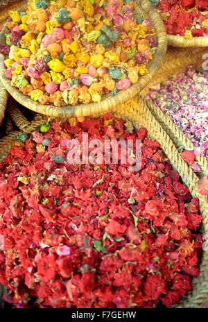 Fiori Secchi in vendita nella medina di Marrakech.Marocco Foto Stock