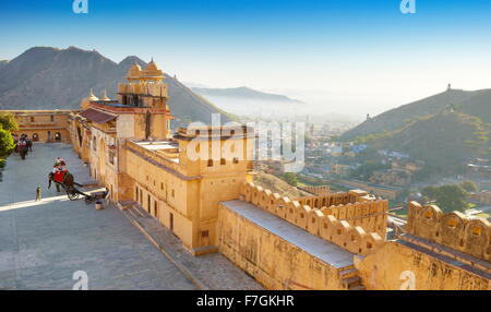 Le pareti esterne del Forte Amber Ambra Palace di Jaipur, Rajasthan, India Foto Stock