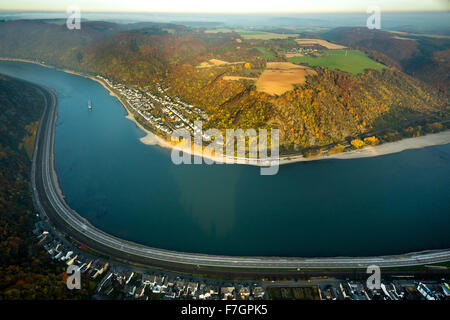 Vista di Boppard sul Reno in Kestert, Valle del Reno, ansa del Reno, foglie di autunno, bassa marea, B9, Boppard Loreley Valley Foto Stock