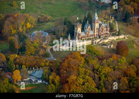 Il castello di Drachenburg in colorate Foglie di autunno, la Valle del Reno, Koenigswinter, Siebenbirge Koenigswinter Foto Stock