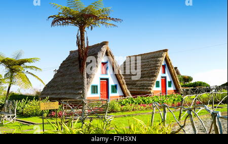 Casa Tradizionale palheiros - Santana, Isola di Madeira, Portogallo Foto Stock