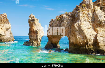 Costa Algarve Ponta da Piedade vicino a Lagos, Portogallo Foto Stock