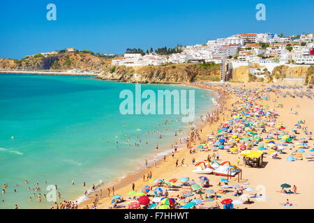 Spiaggia di Albufeira, costa Algarve, PORTOGALLO Foto Stock