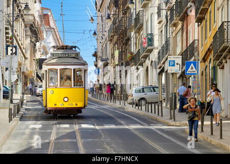 Trasporto popolare di Lisbona - Tram 28, Portogallo Foto Stock