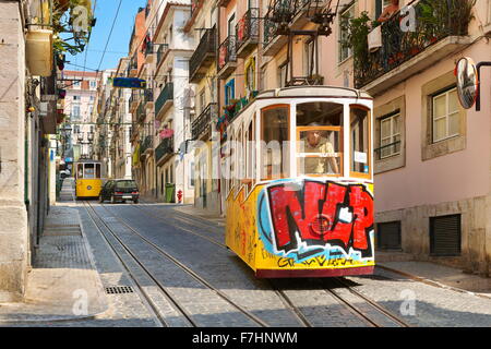 Tram di Lisbona, "Elevador da Bica' Portogallo Foto Stock