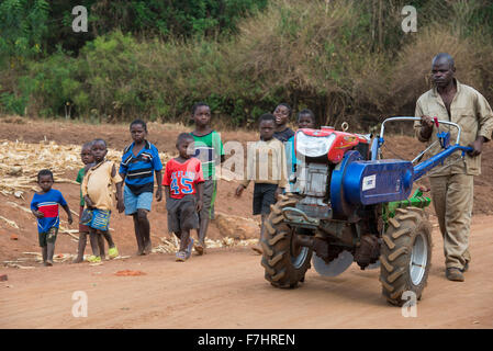 Il Malawi, Lilongwe, lato trattore della formazione per i piccoli agricoltori Foto Stock