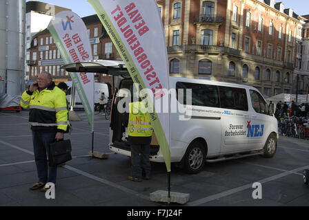 Copenhagen, Danimarca. Il 1 dicembre del 2015. Lo spostamento delle persone parte sul referendum danese campagna e suggerisce di votare no o Nej sull Unione europea referendum giorno il 3 dicembre 2015. Credito: Francesco Dean/Alamy Live News Foto Stock