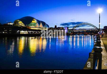 Newcastle upon Tyne, Quayside in prima serata Foto Stock