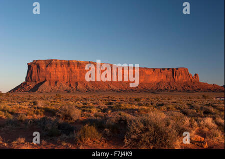Sentinel Mesa, Monument Valley, Utah, Stati Uniti d'America Foto Stock