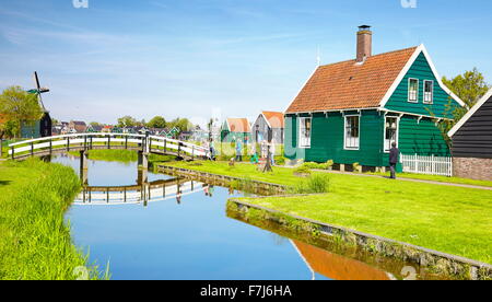 Architettura tradizionale a Zaanse Schans - Olanda Paesi Bassi Foto Stock