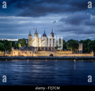 Regno Unito, Inghilterra, Londra, Torre di Londra di notte Foto Stock