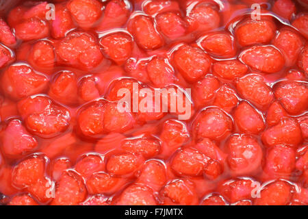 Rosso rubino(vasca krob tim) è un dolce tradizionale in Thailandia effettuate con acqua le castagne in latte di cocco. Foto Stock