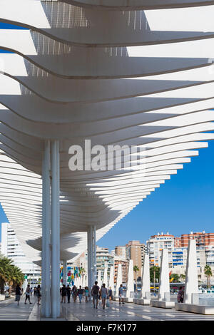 Malaga, Costa del Sol, provincia di Malaga, Andalusia, Spagna meridionale. El Muelle Onu (Dock uno). Passeggiata sul mare al porto di Malaga. Foto Stock