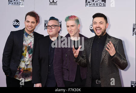 A piedi la luna noi pop rock gruppo nel novembre 2015. Da sinistra: Kevin Ray, Sean Waugaman, Nicholas Petricca e Eli Maiman al 2015 American Music Awards al teatro di Microsoft per il mese di novembre 22, 2015 a Los Angeles, California. Foto Stock