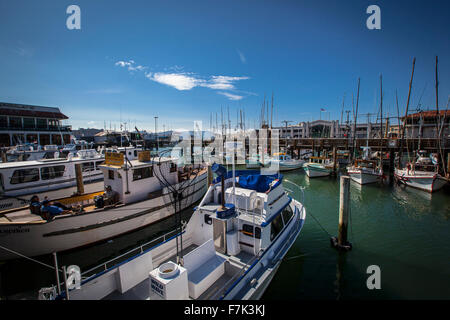 Barche a vela a Fishermans Wharf di San Francisco, Stati Uniti d'America Foto Stock