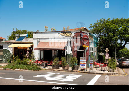 Una street cafe nel Glenwood quartiere di Durban. Caffetterie alla moda nelle aree urbane del Sud Africa. Durban, KwaZulu Natal, Sud Africa Foto Stock