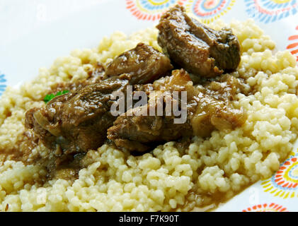 Kusksu - Libyan cuscus piccante con manzo e verdure.Cucina Libanese Foto Stock
