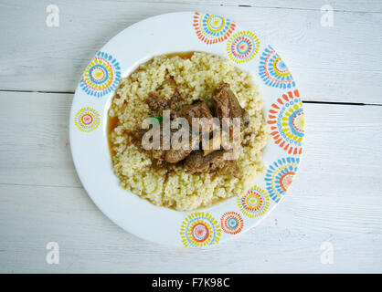 Kusksu - Libyan cuscus piccante con manzo e verdure.Cucina Libanese Foto Stock