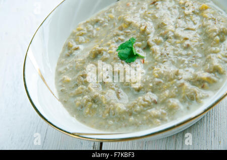 Koottu - Tamil aggiunto vegetale piatto di lenticchie. A sud la cucina indiana Foto Stock