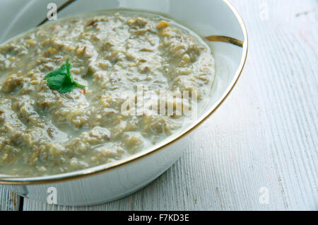 Koottu - Tamil aggiunto vegetale piatto di lenticchie. A sud la cucina indiana Foto Stock