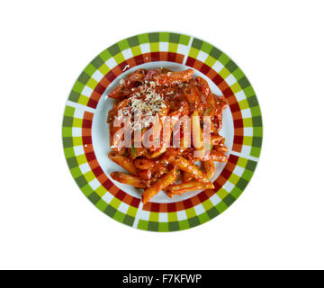 Penne alla Vodka - American piatto di pasta.fatta con vodka e pasta di penne spesso realizzato con panna, passata di pomodori, cipolle, Foto Stock