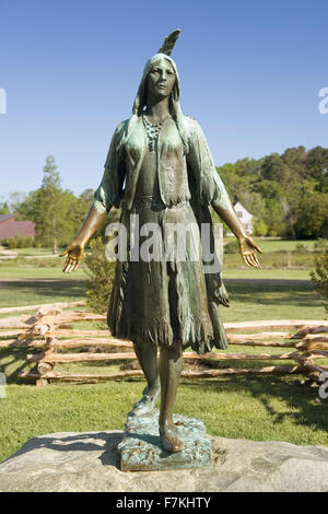 Pocahontas statua, da William Ordway Pernice, eretto nel 1922, che rappresenta Pocahontas la figlia prediletta di Powhatan, che ha governato il Powhatan Confederacy. Lei è nato circa 1595, probabilmente a Werowocomoco 16 miglia da Jamestown e morì a Gravesend Foto Stock