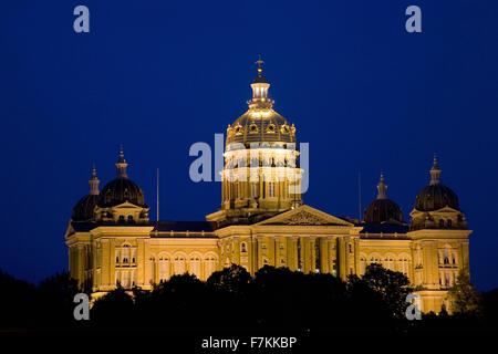 Night Shot di Iowa State Capital e cupola, Des Moines, Iowa Foto Stock