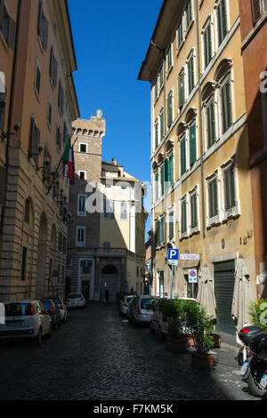 Strette in ciottoli street a Roma Foto Stock