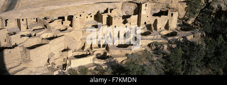 Vista panoramica della Falesia Falesia Palace dimora rovina indiano, la più grande del Nord America, Mesa Verde National Park, a sudovest del Colorado Foto Stock